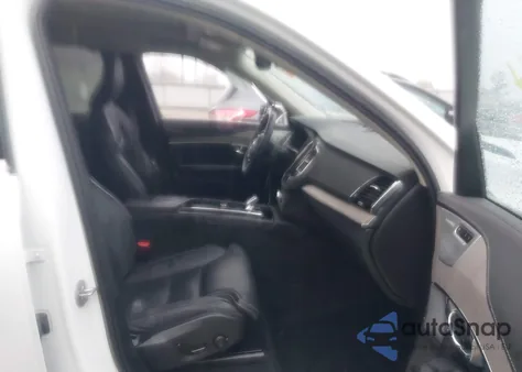 2023 Volvo Xc90 B6 Ultimate 7-Seater z USA, uszkodzony, nr VIN YV4062PA3P1908016